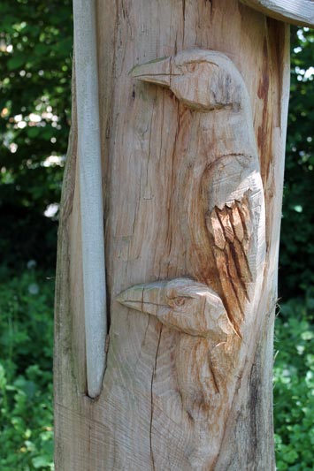 Raben-Holzschnitzereien-Martinelli-Naturgärten