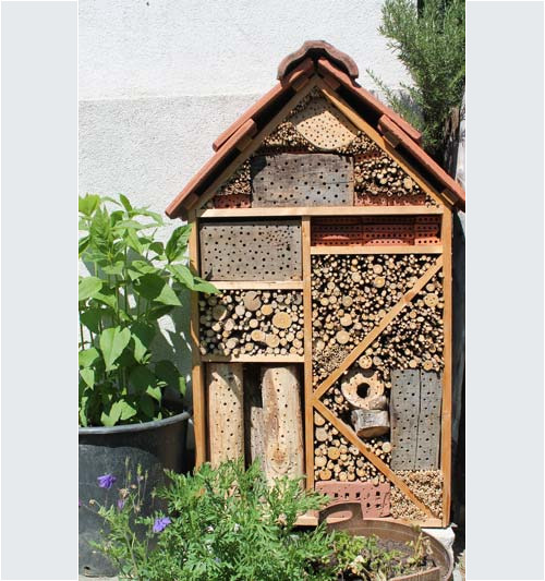 Bienenhotel-Martinelli-Naturgärten